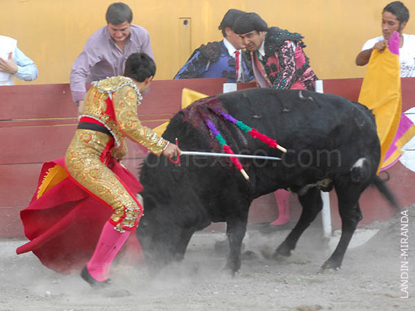 Finalmente, Gerardo logra quitarlo
