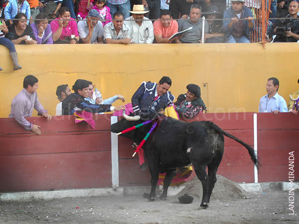 Se ensa�� con el subalterno