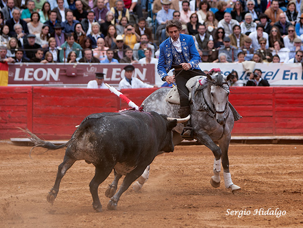 Girando en la cara del toro