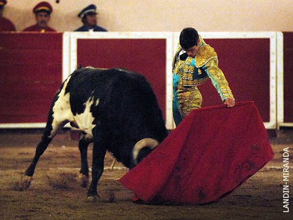 Escudero regal� un sobrero