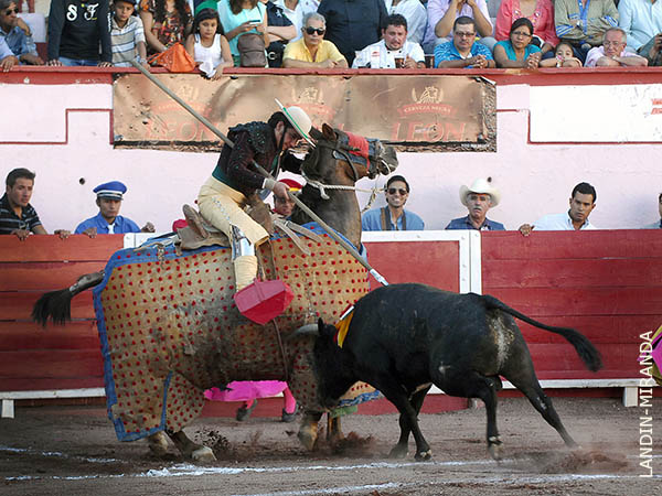 Cruz Prado, en todo lo alto