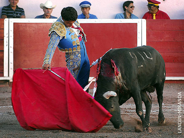 Asentado en la muleta
