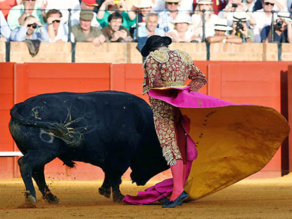 Morante bord� el toreo en Sevilla