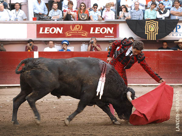 Le arranc� tandas de m�rito