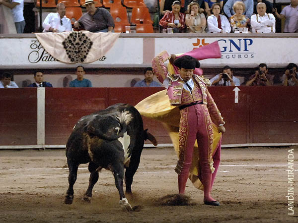 Esforzado quite de Conrado