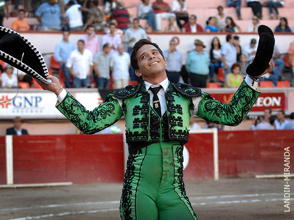 Dio una solitaria vuelta el ruedo