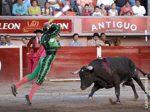 Espectaculares pares de banderillas