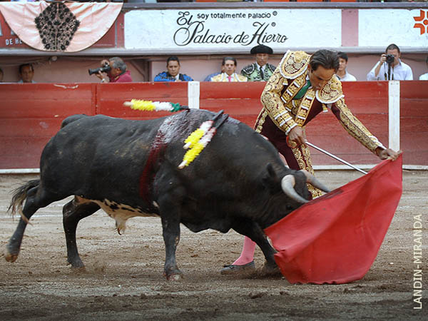 Ayudados a media altura