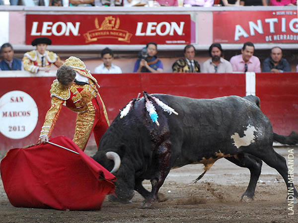 Lo tore� con hondura  y temple