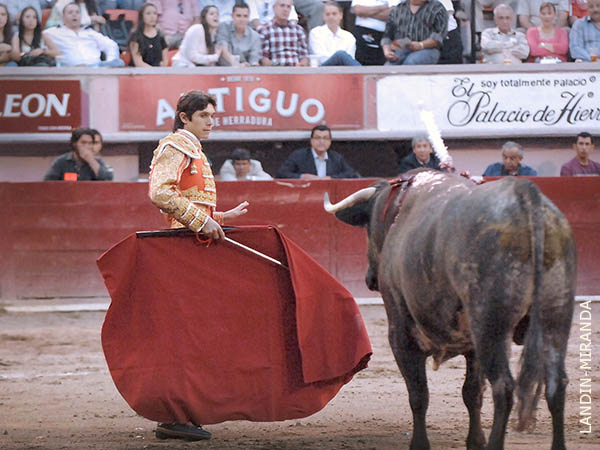 Mand� a callar al tendido