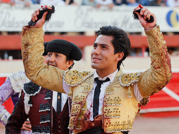 Juan Fernando pase� dos orejas