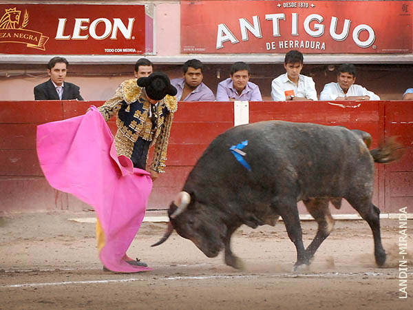 Gerardo saluda al cierraplaza