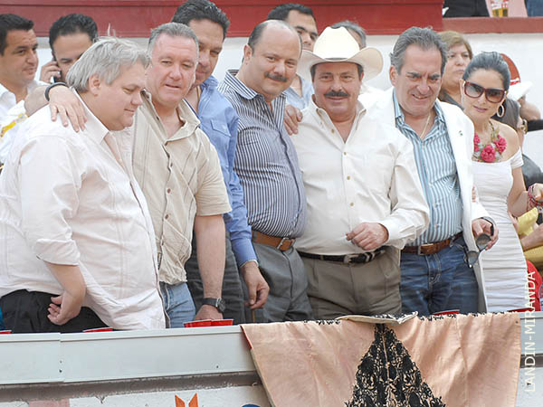 C�sar Duarte en el palco oficial