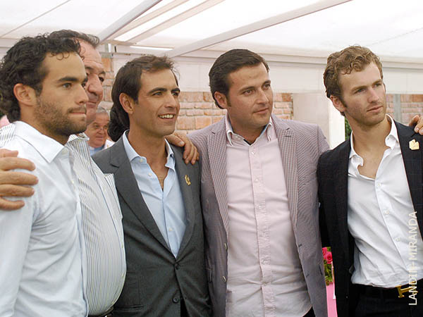 Juan Carlos L�pez con los toreros