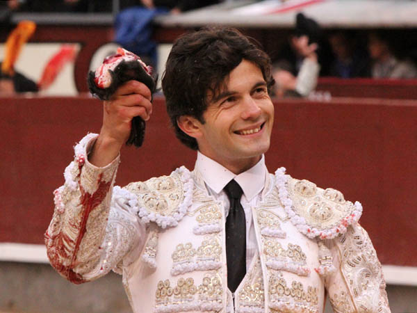 Ovaci�n y oreja en el balance