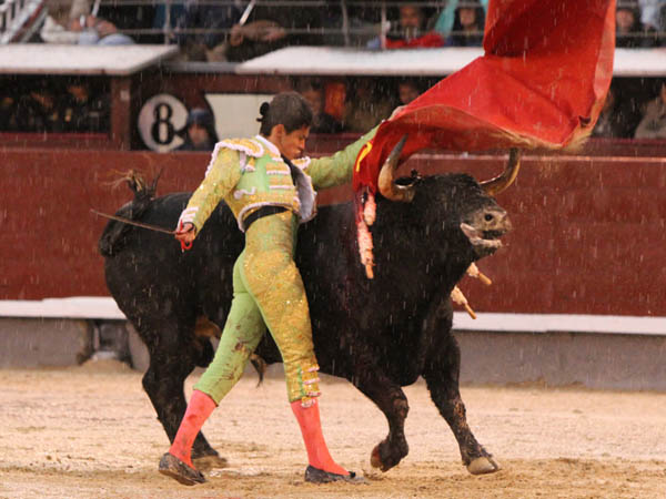 A cent�metros de cada costado