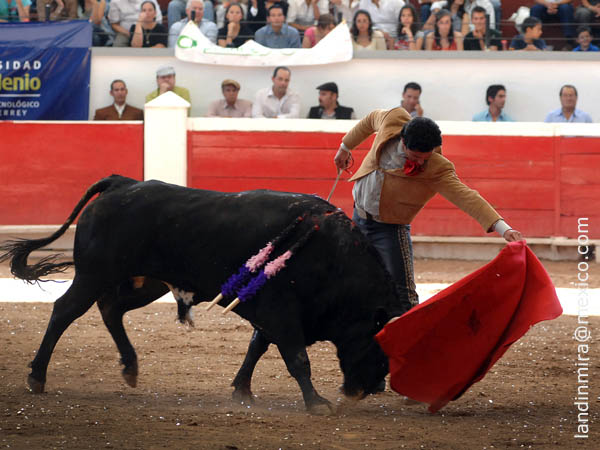 La barbilla en el pecho
