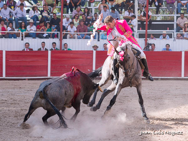 Una larga en los medios