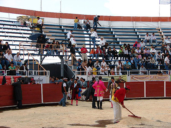 Arreglando el mojado ruedo