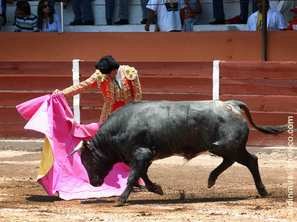 Lu�vano inicia la corrida