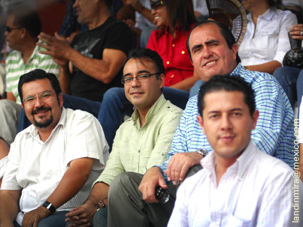 El Alcalde de Aguas y su gabinete