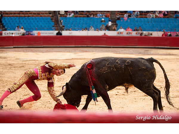 Resbal� al entrar a matar