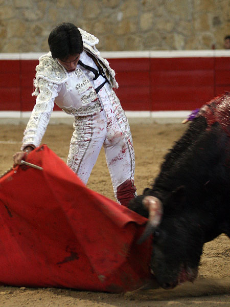 Buen muletazo del colombiano