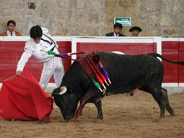 Fino derechazo de Rivera