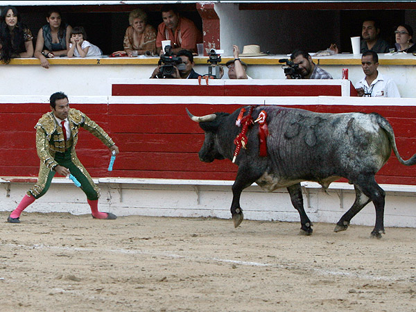 Casta�eda, con las banderillas