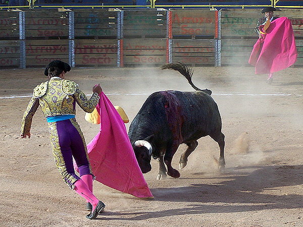 A una mano, con ritmo