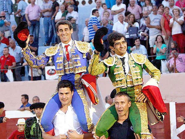 Pinar y Joselito en volandas