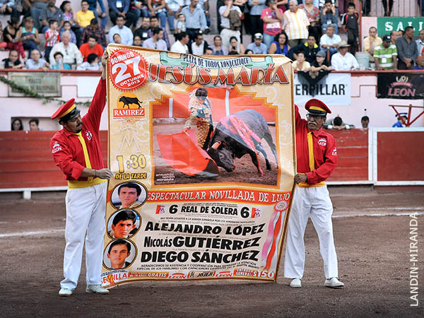 A los toros a Jes�s Mar�a