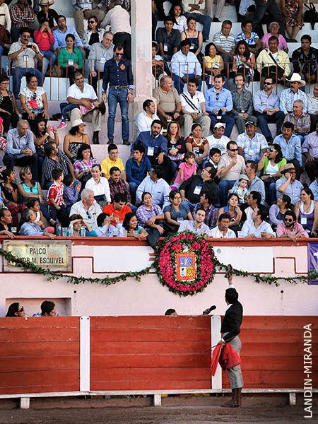 Brindis a Arturo Mac�as