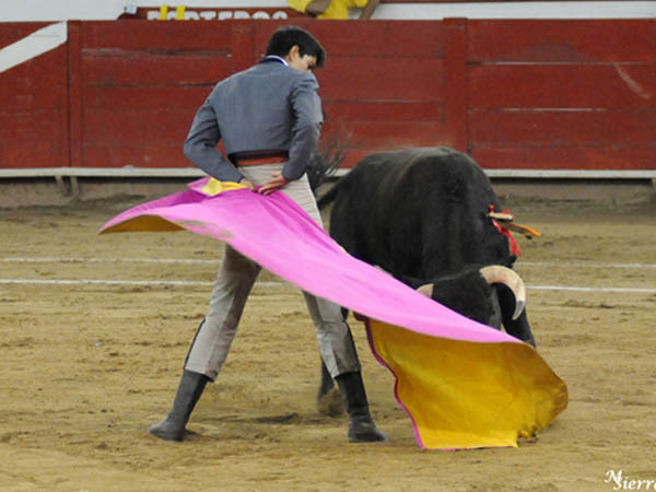 Abrochando el saludo