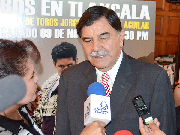 Mariano Gonz�lez, con la prensa