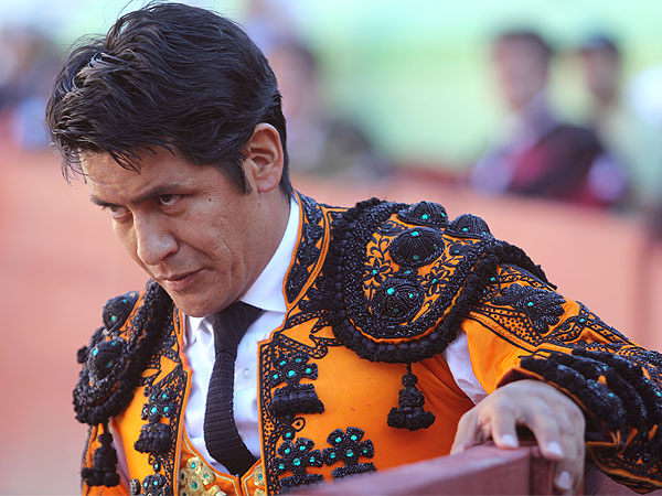 El Zapata estudiando al toro