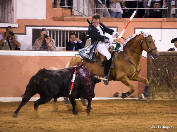 Espectacular toreo de costado