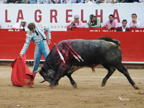 Complicado su segundo