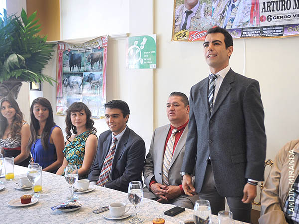 Parabienes de Arturo Mac�as