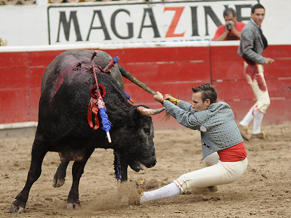 El rabillador remata la pega