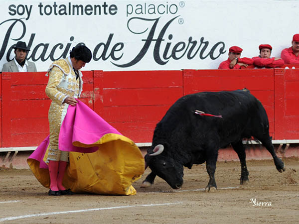 El Conde abre el festejo