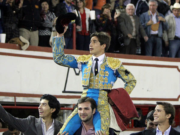 En volandas en su debut