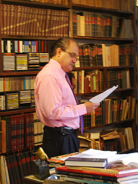 ...y la cabeza a los libros