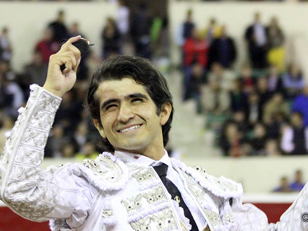 Una sola oreja en la nocturna