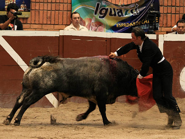 Hasta la empu�adura