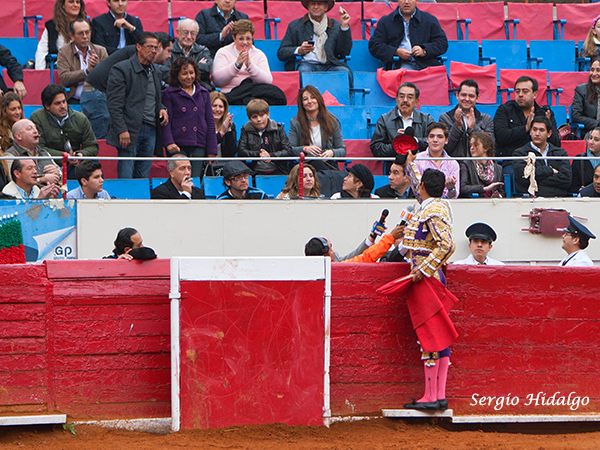 Sergio le brindo a sus padres