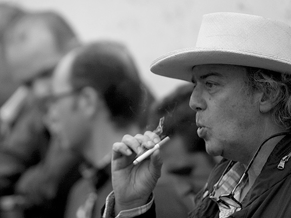 El ganadero Cobo y su pitillo