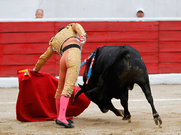 Ten�a un buen pit�n izquierdo