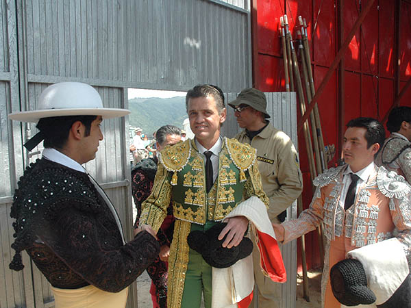 Alb�n llega al coso