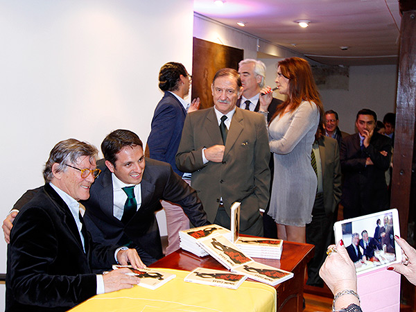 Durante la firma de libros